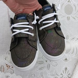 NWT SPERRY Kids Size 11-M Metallic Grey Black Crest Vibe